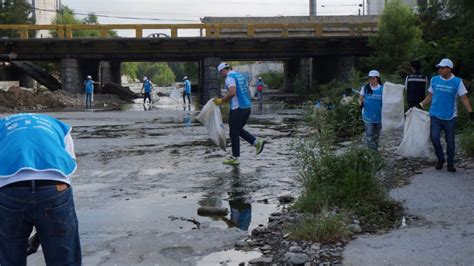 M S De Voluntarios Se Unen Para Limpiar El R O La Silla Abc Noticias