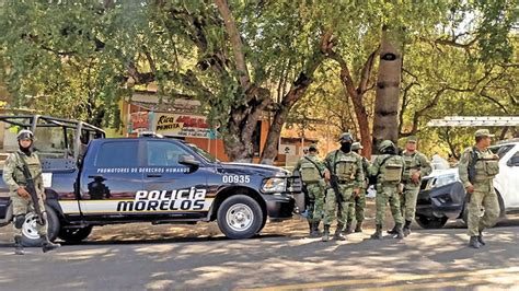 Sicarios abandonan cadáver de hombre a la orilla de carretera le