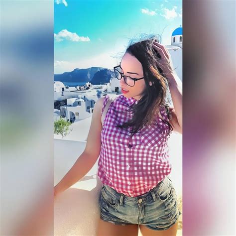 Hot Sexy Sarah Matar Bikini Pics