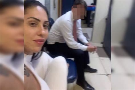 Caso Henry Monique tirou selfie enquanto estava na delegacia Metrópoles