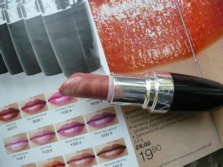 Avon Szminka Uwodzicielskie Nawil Enie Nude Perfection Delorean Blog Kosmetyczny