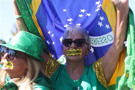 Veja imagens aéreas do ato pró Bolsonaro deste domingo no Rio