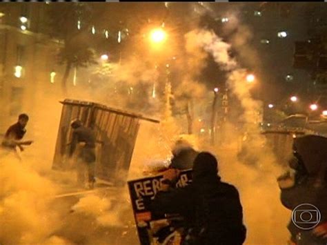 Pol Cia Prende Pessoas Em Protesto No Rio Rj G