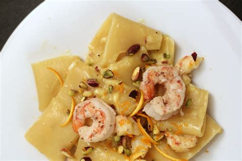 Paccheri Alla Carbonara Di Gamberi Con Scorza Di Arancia E Granella Di