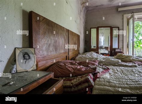 abandoned bedroom with old picture of girl Stock Photo - Alamy