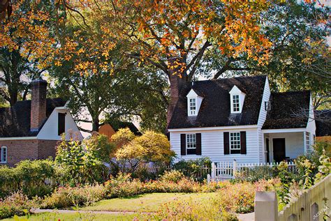 Autumn In Colonial Williamsburg Virgina Photograph By Marilyn DeBlock