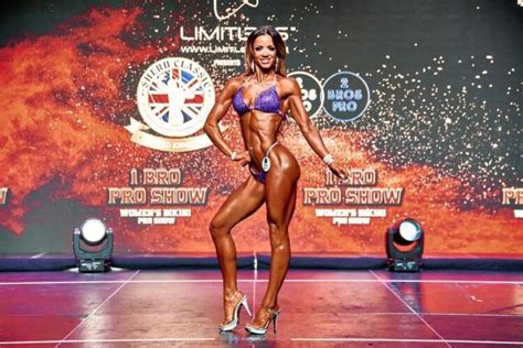 Hot Sexy Lucy Edwards Bikini Pics