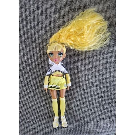 MGA Entertainment Toys Rainbow High Cheer Series Sunny Madison