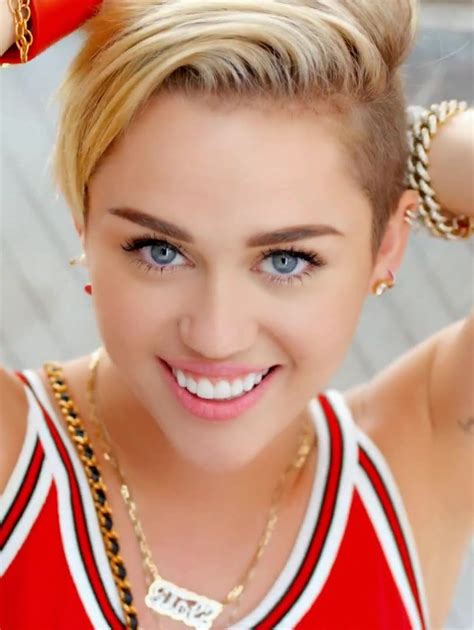 El Lavadero de las Muñecas CREAN CURSO UNIVERSITARIO SOBRE MILEY CYRUS