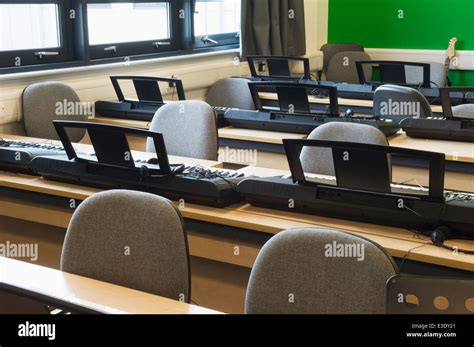 School music room instruments hi-res stock photography and images - Alamy