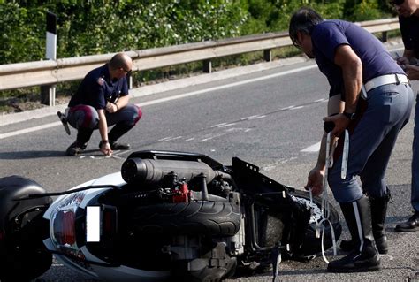 Scontro Tra Scooter E Autocarro Muore Un Uomo Sulla Tangenziale Di Siena