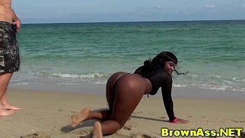Grande botín ébano babe consigue facial XVIDEOS
