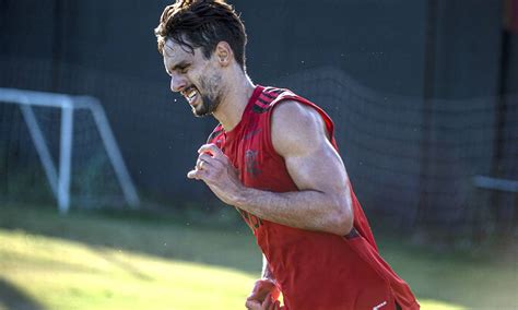 Flamengo Rodrigo Caio acumula problemas físicos e dificulta ajustes na