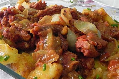 Essa carne de porco mandioca é a coisa mais gostosa que você vai