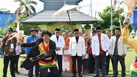 Bangun Adat Se Atoran Kedaton Kesultanan Ternate Terima Juta Dari