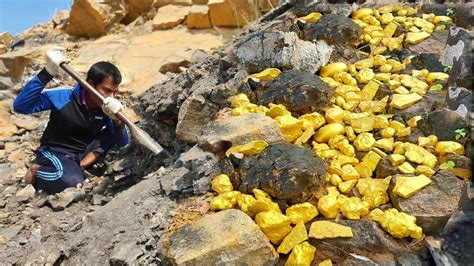 Wow Amazing Day Found A Lot Of Gold Under Big Rock Next To The River