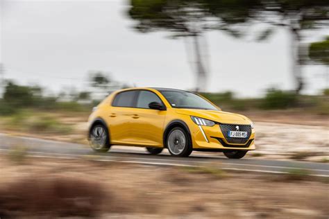 Photo Officielle Peugeot Ii Gt Line Jaune Faro Essais Pres