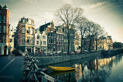 Amsterdam Canal Street view 11698093 Stock Photo at Vecteezy