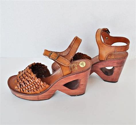 1970s Sz 6 Cutout Wood Heel Woven Top Sandals Vintage Wooden Kinney