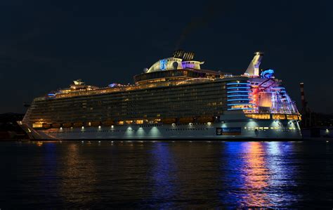 Kreuzfahrtschiff Bei Nacht Mein Kreuzfahrttreff