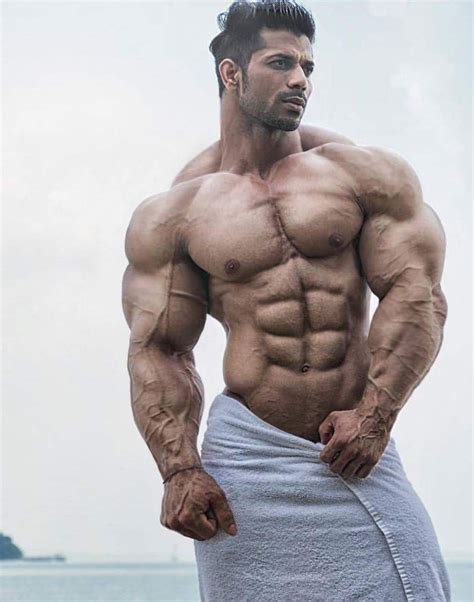 Pin By On Bodybuilders Muscular Men Bodybuilding Pictures