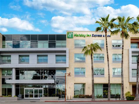 Holiday Inn Express & Suites Glendale Downtown Guest Room & Suite Options