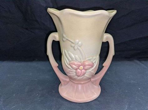 VINTAGE HULL POTTERY VASE 5 1 2 IN TALL Isabell Auction