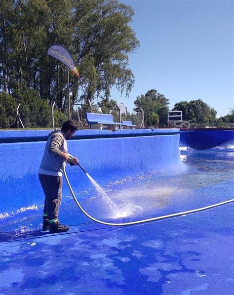 Tareas de mantenimiento en el Centro Recreativo Municipal Mañana se