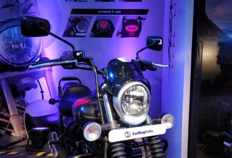 2018 Bajaj Avenger 220 Cruise And Street Launched Price Rs 93466