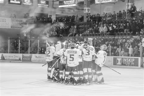 Silverbacks Take Down Smoke Eaters 2 1 In Shootout Salmon Arm Silverbacks