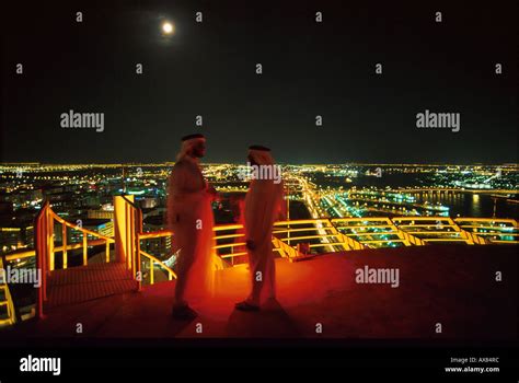 Arabs Talking Hi Res Stock Photography And Images Alamy