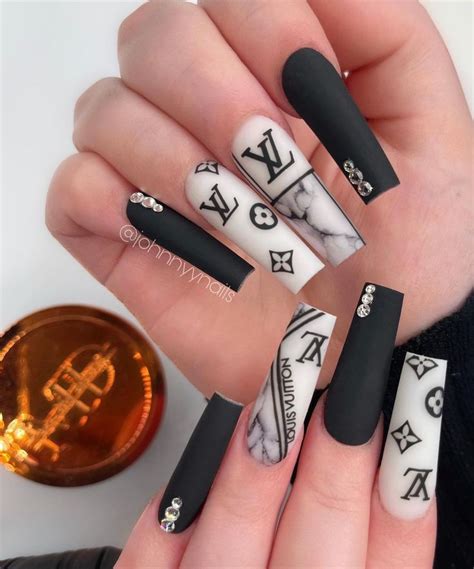 Chanel nails Instagram Designer nägel Schöne nägel Nägel