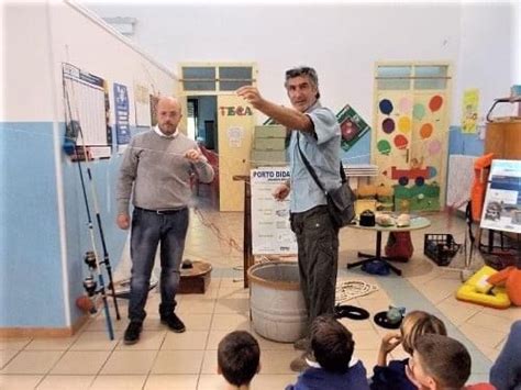 Porto Didattico Studenti Di Montecorice A Lezione Di Arti Marinare