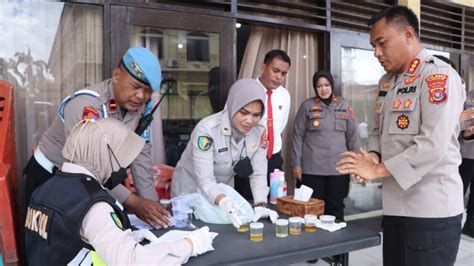 Antisipasi Penyalahgunaan Narkoba 23 PJU Polresta Kendari Lakukan Tes