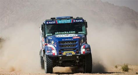 Dakar 2025 Dominio Iveco Fra I Truck Tre Equipaggi Italiani Fra I