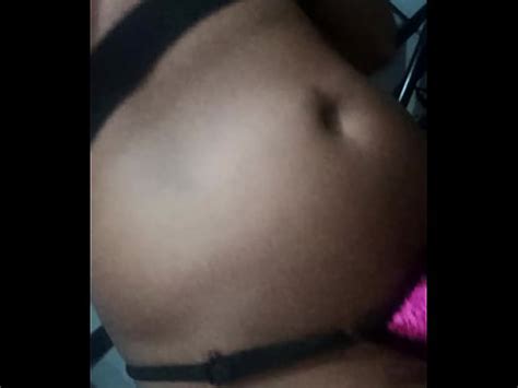 Negra gata tomando uma Skol Beats deixando você doidinho de tanto tesao XVIDEOS