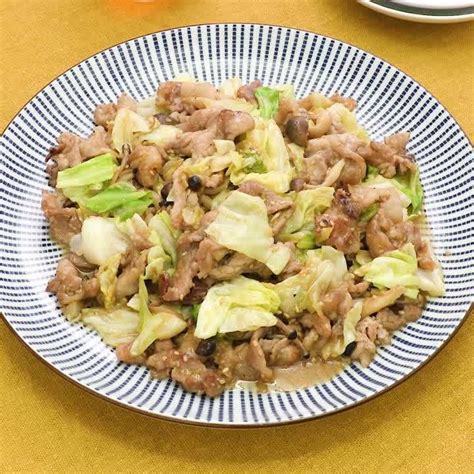 ボリューム満点！ キャベツと豚肉のごまみそ炒めのレシピ動画・作り方 Delish Kitchen