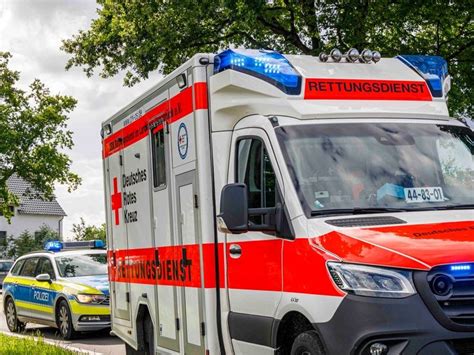 Schrecklicher Unfall Junge auf Fahrrad wird von Lkw überfahren und stirbt