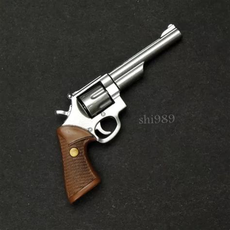 Hot Toys Mms Terminator T Battle Damaged Ver Mod Le Revolver Chelle Eur
