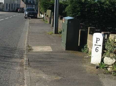 milestone  chris minto geograph britain  ireland