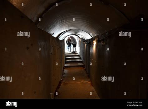 Tel Aviv Isra L Janvier Les Gens Visitent Un Tunnel De