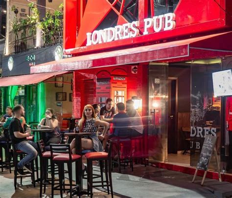 Bares pubs e cervejarias em Belém décor e design incríveis