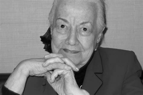 Внук Маяковского хочет исполнить последнюю волю матери