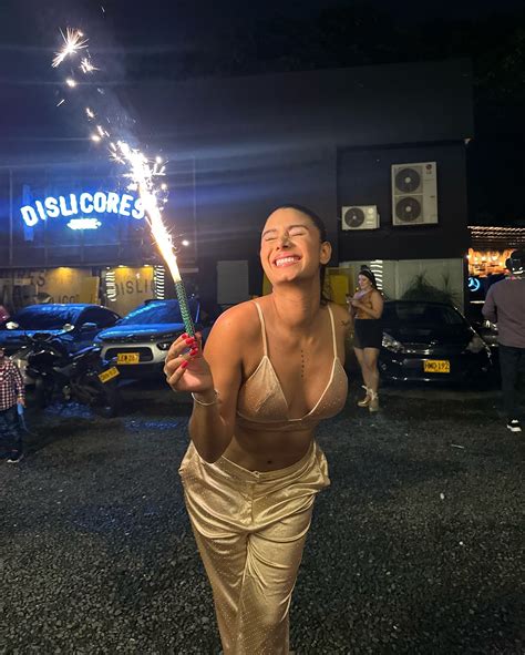 Daniela buritica | Mi 2025 suena asi📈🤍 | Instagram