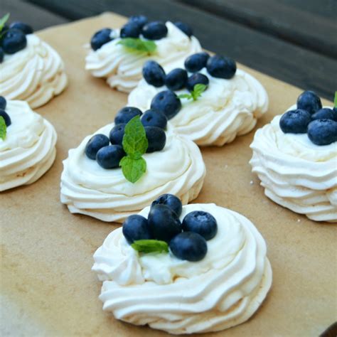 Mini Pavlova Recept Od B Ry Dvacukry Cz Mini Pavlova Pavlova