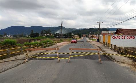 Ponte Da Rua S Lvio B Rigo Interditada Seguran A Extra Sc