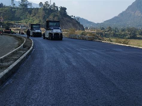 मुग्लिन पोखरा सडक पश्चिम खण्डमा अस्फाल्ट प्रविधिबाट कालोपत्र सुरु