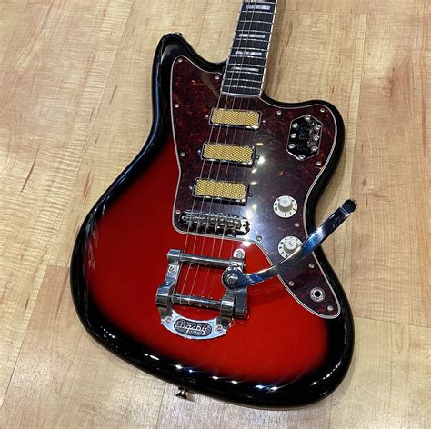 Fender Gold Foil Jazzmaster Electric Guitar Candy Apple Burst — Andy