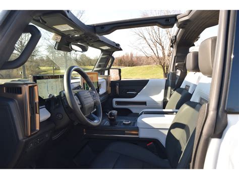 2025 GMC Hummer EV Pickup: 14 Interior Photos | U.S. News