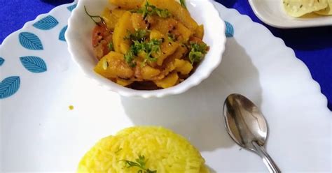 मूंग दाल खिचड़ी आलू की सब्जी Moong Dal Khichdi Aloo Ki Sabzi Recipe In Hindi रेसिपी बनाने की